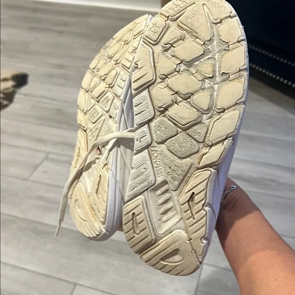 Hoka one one Women's cream Beige Athletic Shoes size 6.5 - Picture 6 of 8